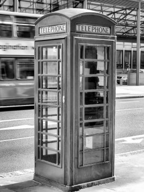 Londra telefon kulübesi