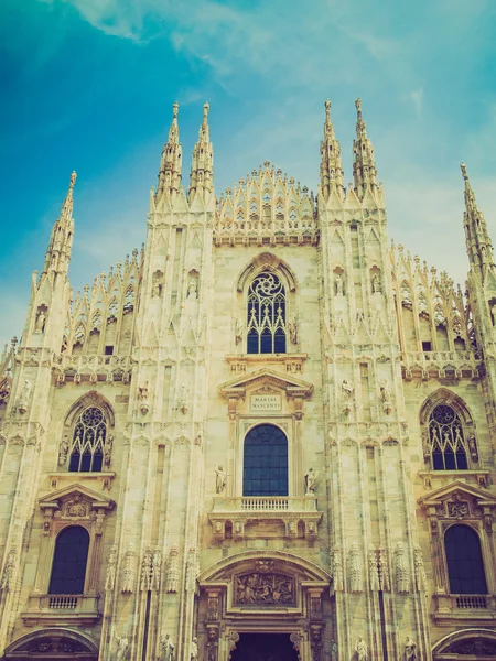 Retro bak Duomo, Milan — Stok fotoğraf