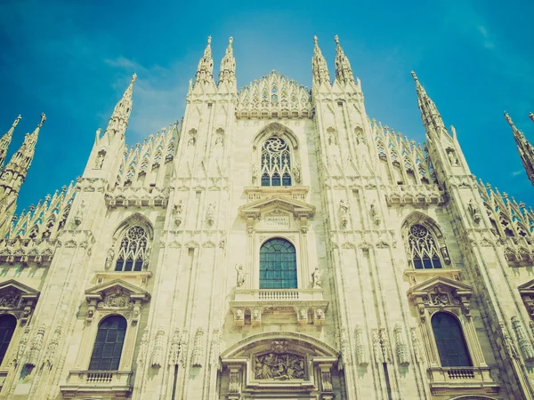 Retro bak Duomo, Milan — Stok fotoğraf