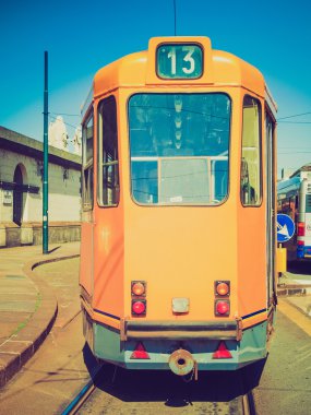 Bir tramvay.