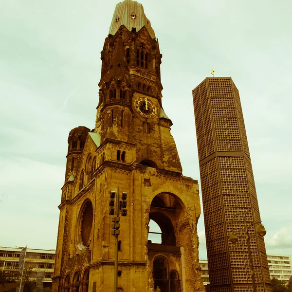 Retro buscando Iglesia bombardeada, Berlín —  Fotos de Stock