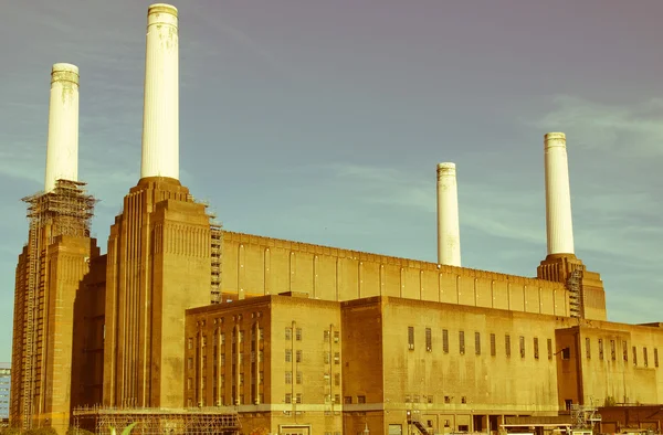 Ретро ищет лондонскую электростанцию — стоковое фото