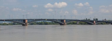 Ren Nehri Mainz