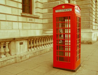 Retro görünümlü Londra telefon kulübesi