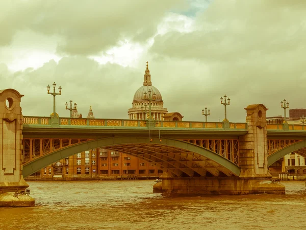Retro looking River Thames in London — Stock Photo, Image
