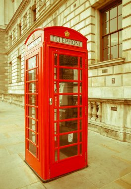 Retro görünümlü Londra telefon kulübesi