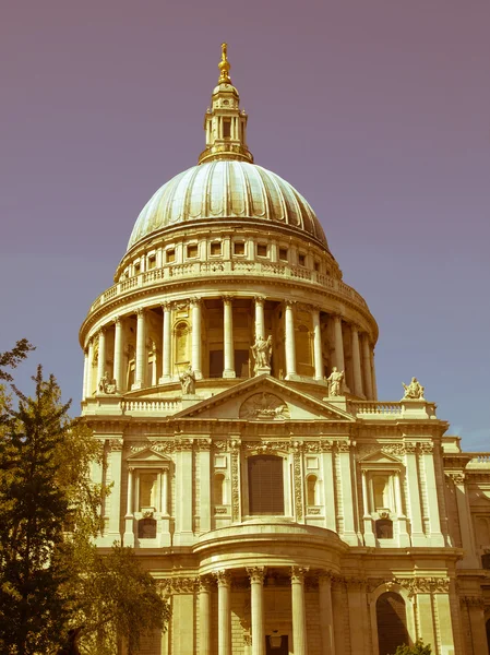 Retro aussehende st paul cathedral, london — Stockfoto