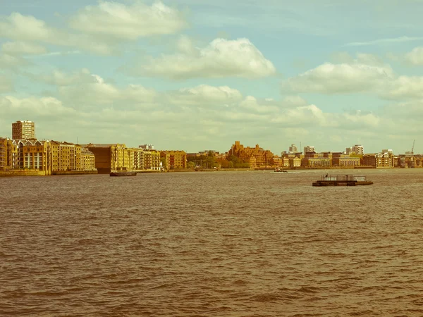 Retro aussehende Docks in London — Stockfoto