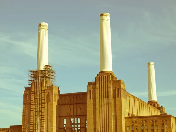 Retro looking Battersea Powerstation London — Stock Photo, Image