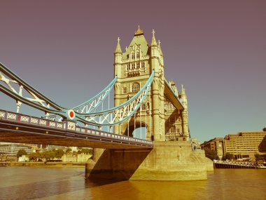 Retro görünümlü tower bridge Londra