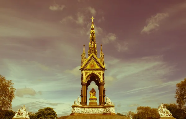 Retro looking Albert Memorial กรุงลอนดอน — ภาพถ่ายสต็อก