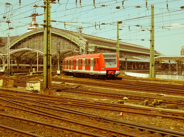 Treni in stazione dall'aspetto retrò — Foto Stock