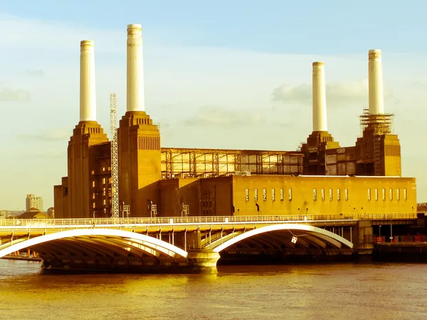 Retro patrząc Londyn battersea powerstation — Zdjęcie stockowe