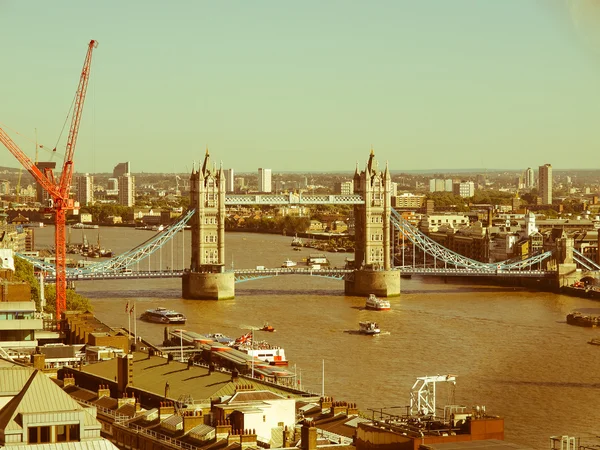 Retro aussehende Tower Bridge London — Stockfoto