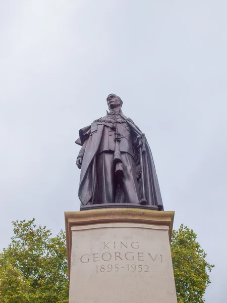 乔治和伊丽莎白纪念碑伦敦 — 图库照片
