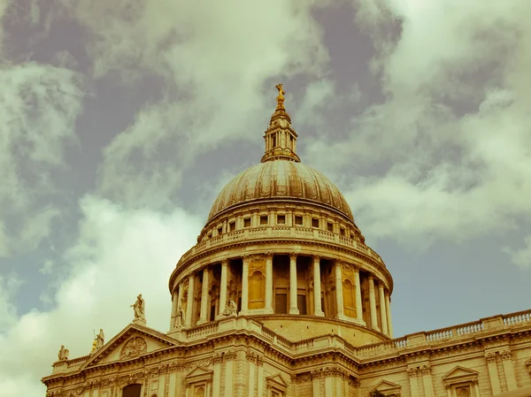 Retro com vista para a Catedral de São Paulo, Londres — Fotografia de Stock