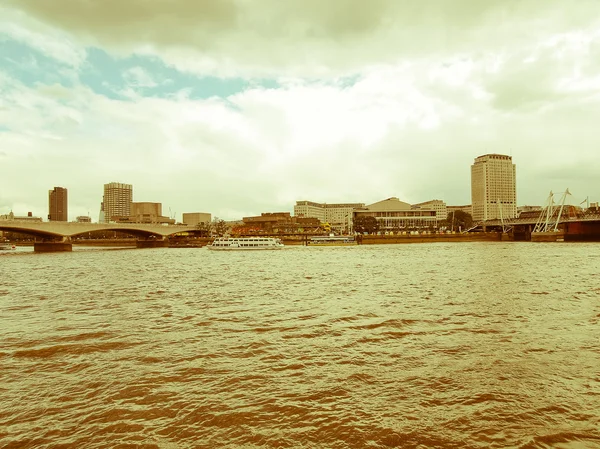 Río Támesis de aspecto retro en Londres —  Fotos de Stock