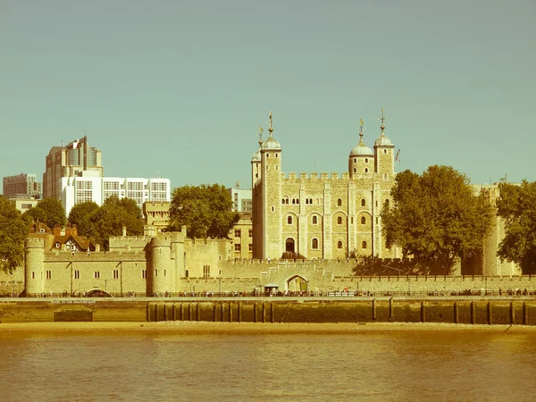 Retro mencari Tower of London — Stok Foto