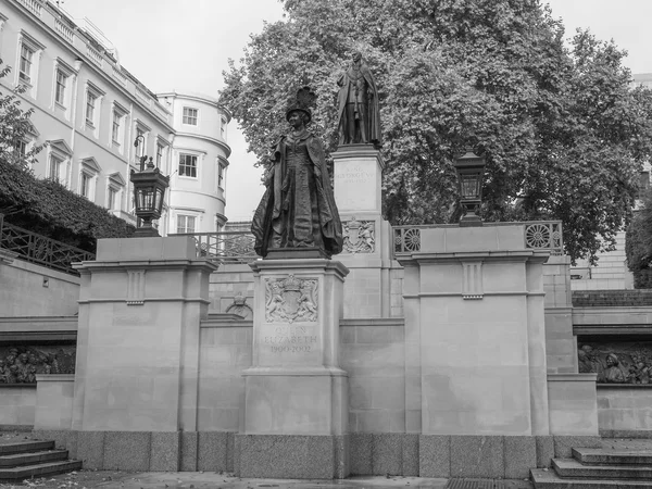 George and Elizabeth monument London — Stock Photo, Image