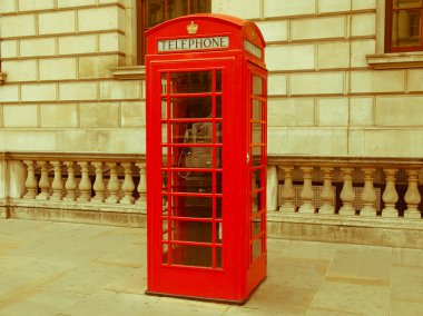 Retro görünümlü Londra telefon kulübesi