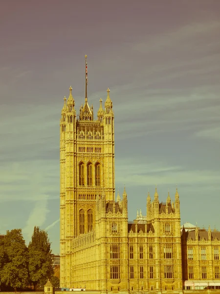 Retro op zoek huizen van het Parlement — Stockfoto