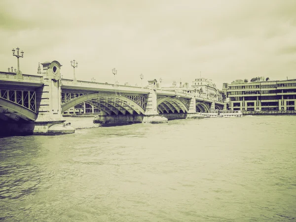 Vintage sepia River Thames in London — Stock Photo, Image