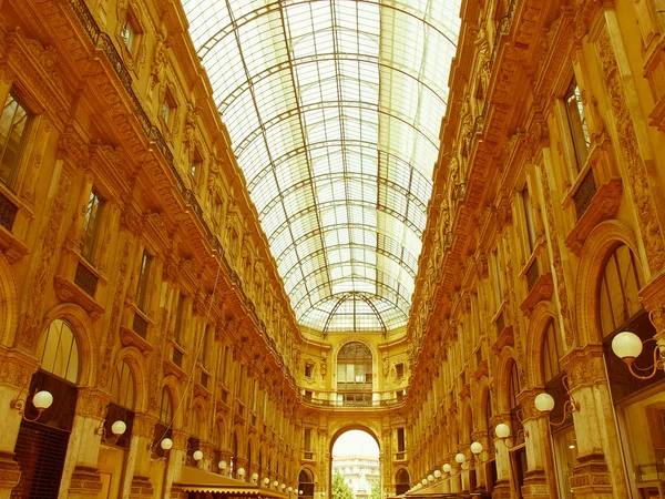 Galleria vittorio emanuele II, milan görünümlü retro — Stok fotoğraf