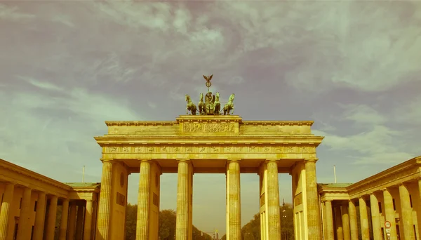 Retro patrząc brandenburger tor, berlin — Zdjęcie stockowe