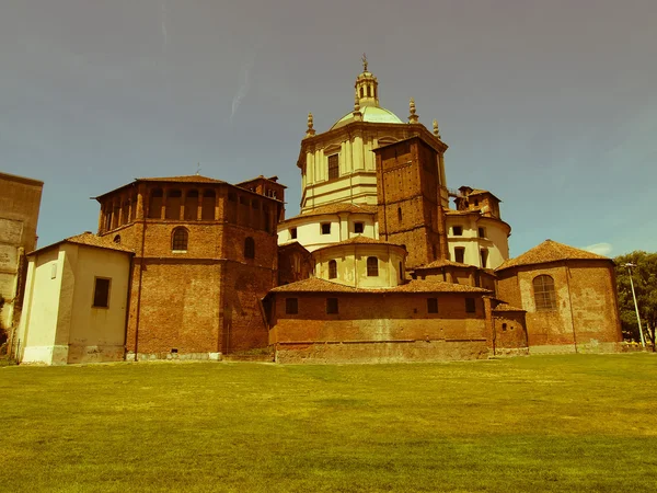 Retro looking San Lorenzo church, Milan — Stock Photo, Image