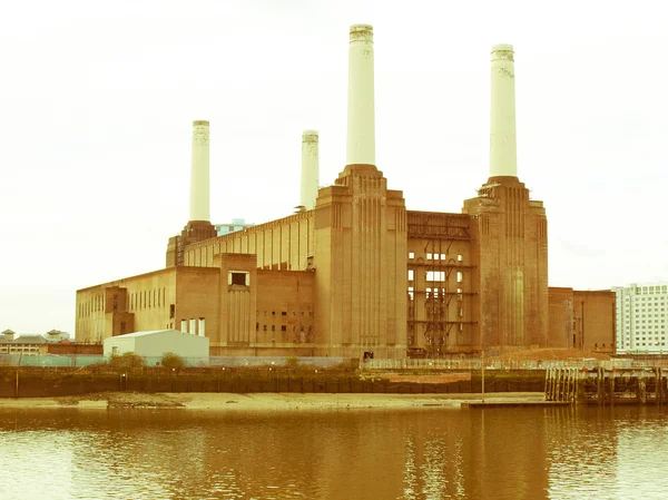 Retro looking London Battersea powerstation — Stock Photo, Image