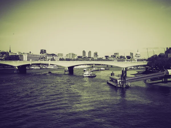 Vintage sepia River Thames in London — Stock Photo, Image