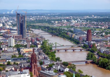 Frankfurt ben ana Almanya 'yım.