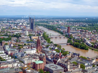 Frankfurt ben ana Almanya 'yım.