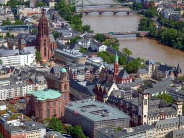 Frankfurt ben ana Almanya 'yım.