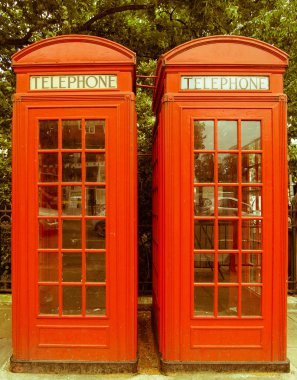 Retro görünümlü Londra telefon kulübesi