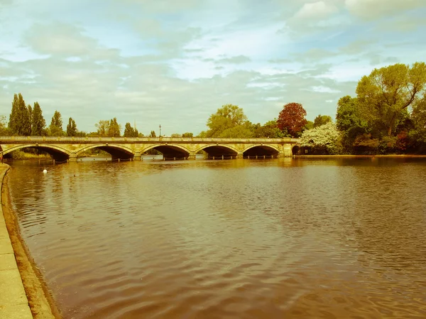 Retro looking Serpentine lake, London — Stock Photo, Image