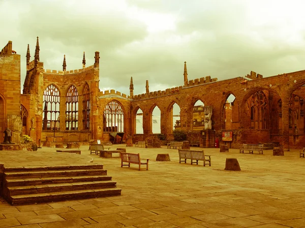 Retro guardando Coventry Cattedrale rovine — Foto Stock