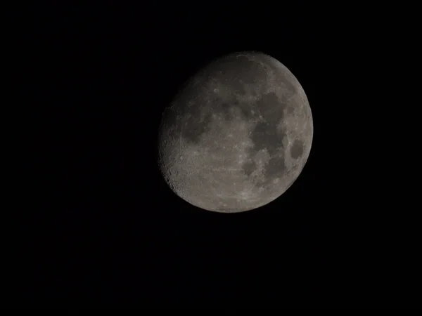 W pobliżu pełni księżyca — Zdjęcie stockowe
