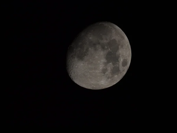 Cerca de luna llena —  Fotos de Stock