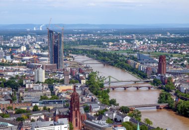 Frankfurt ben ana Almanya 'yım.