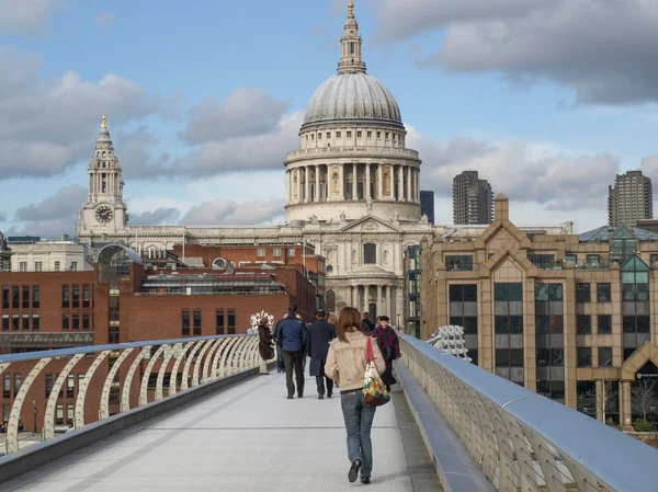 Millennium Bridge in London UK — Stock Photo, Image