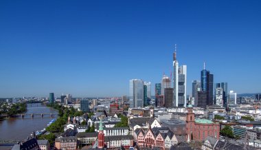 Frankfurt ben ana Almanya 'yım.