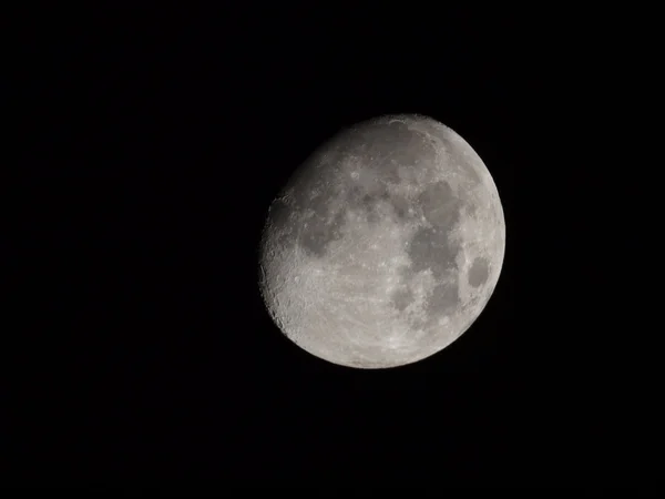 Cerca de luna llena — Foto de Stock