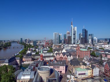 Frankfurt ben ana Almanya 'yım.