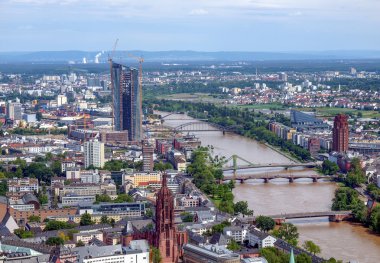 Frankfurt ben ana Almanya 'yım.