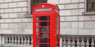 Londra telefon kulübesi