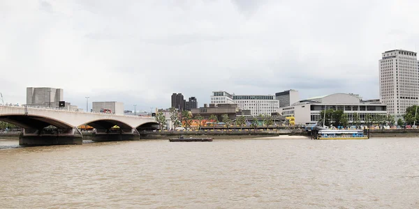 River Thames South Bank, Londra — Foto Stock