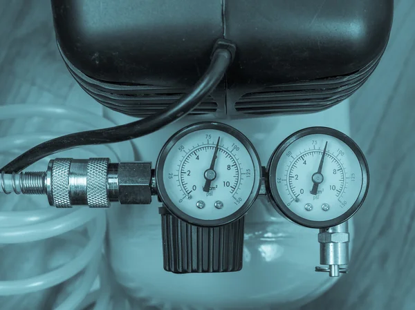 空気圧縮機の圧力計 — ストック写真