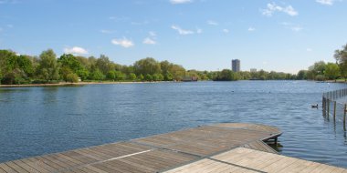 Yılan gibi Gölü, Londra