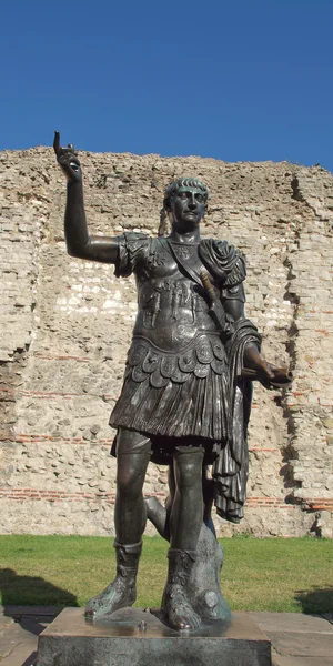 Statua dell'imperatore Traiano — Foto Stock